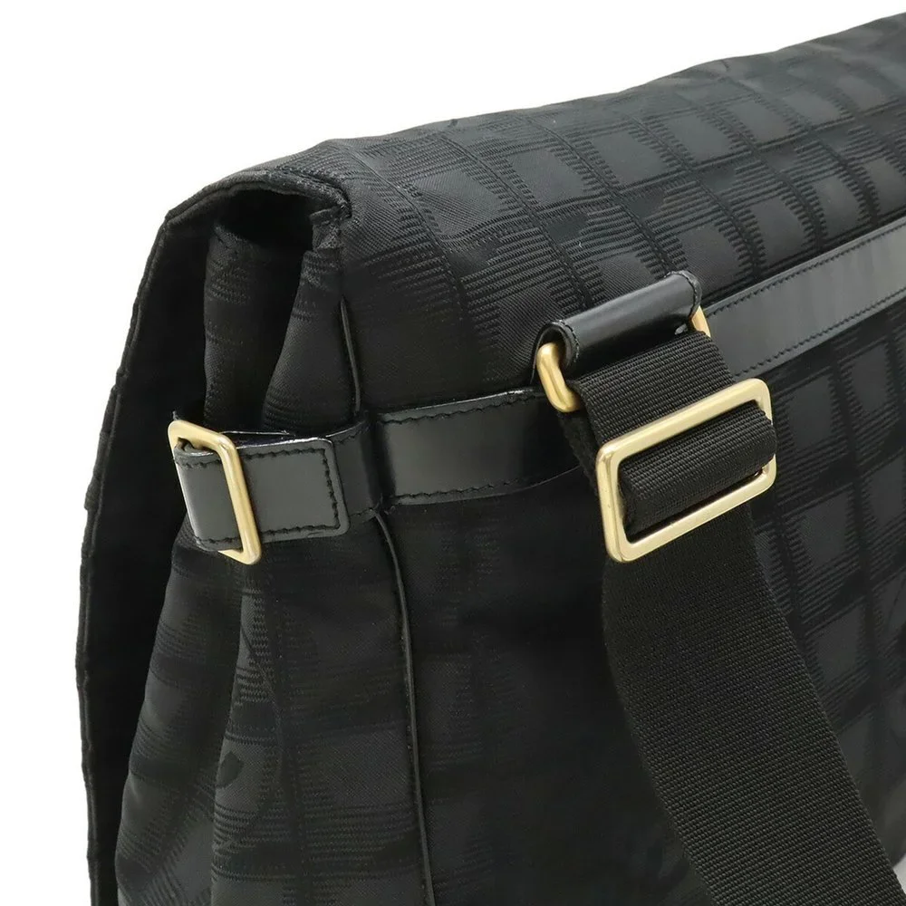 CHANEL Black Shoulder Bag